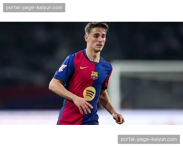 巴萨训练场上加维回归训练，队友排队祝贺开启新征程